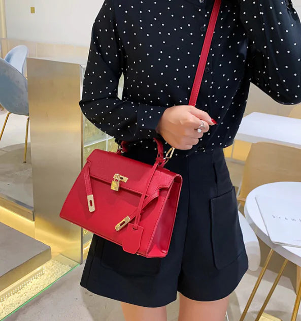 Moderne skuldertaske i platin