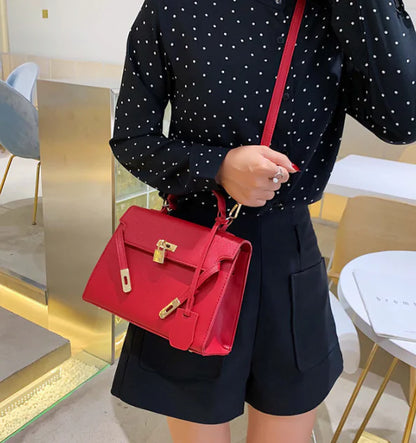 Moderne skuldertaske i platin