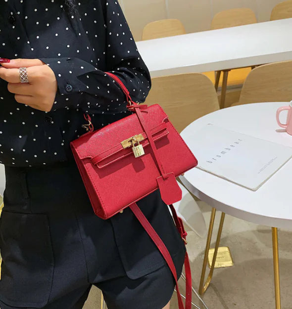 Moderne skuldertaske i platin