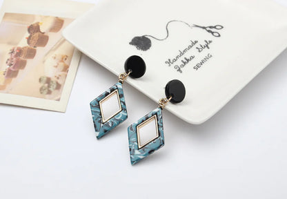 Moderigtige diamantformede øreringe