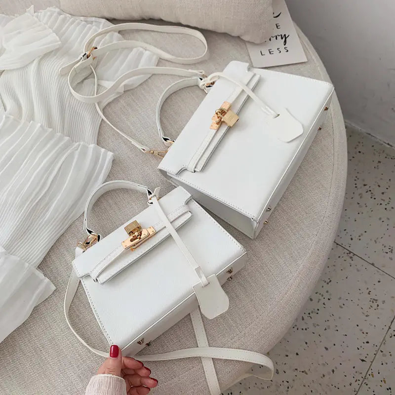 Moderne skuldertaske i platin