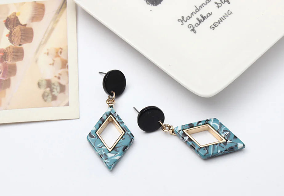 Moderigtige diamantformede øreringe