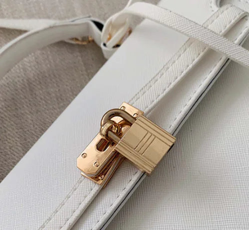 Moderne skuldertaske i platin