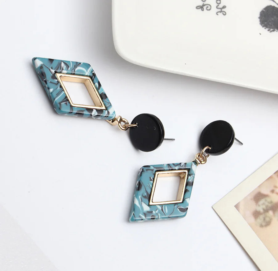 Moderigtige diamantformede øreringe