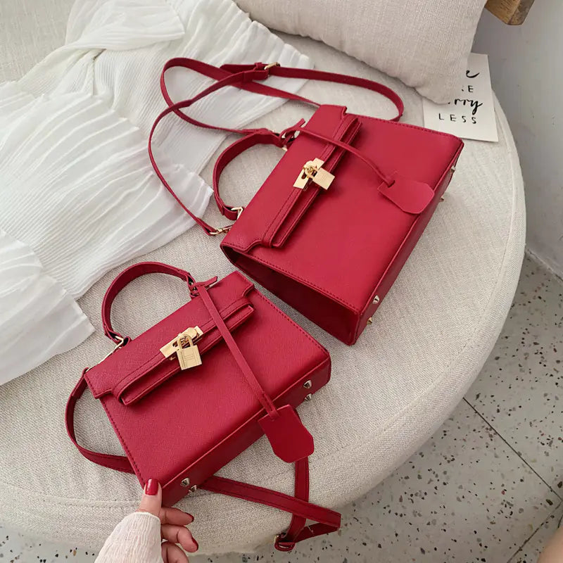 Moderne skuldertaske i platin